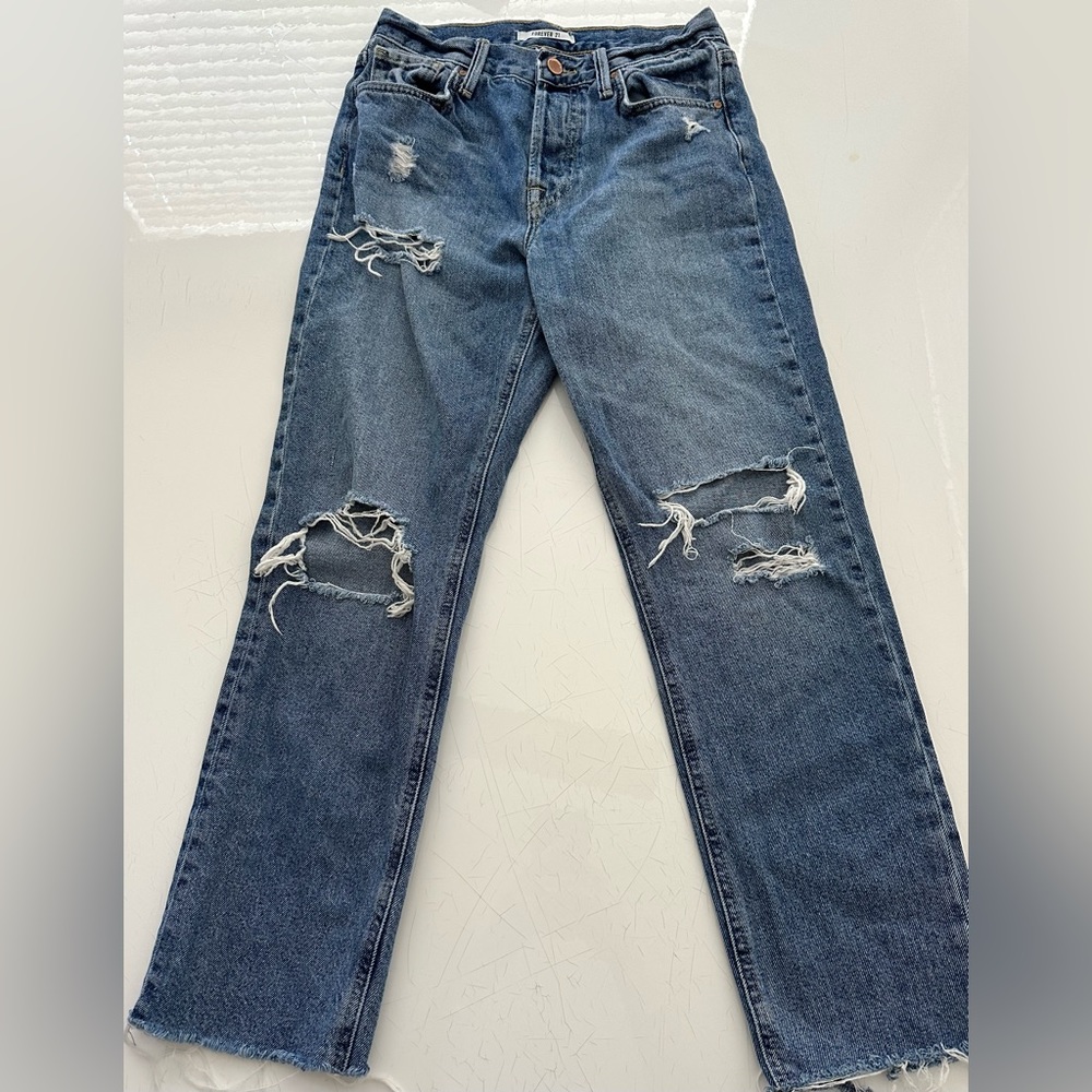 Forever 21 Women’s Straight Ripped Jeans Size 24